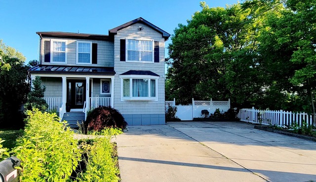 8 min Walk to Beach, HUGE and NEW,Family Friendly, Free Beach Passes