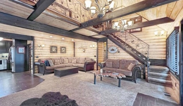 8 min walk to village,Cozy, heater,A.C, fireplace, 5 min drive to mountain high