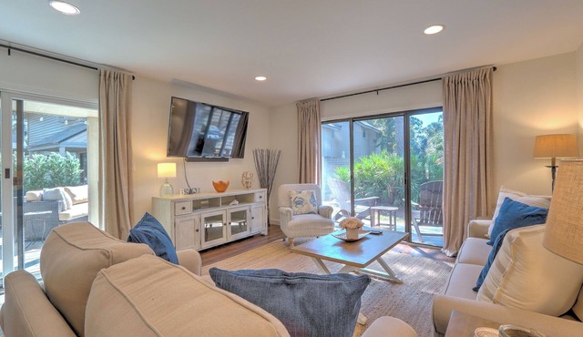 8 MINUTE WALK TO BEACH & STEPS TO POOL. Bright corner unit & golf course view