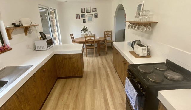 8 minute walk to Mollymook beach