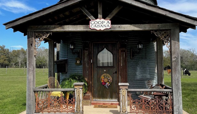8 Minutes from Round Top! Your Silo-Bration DestinationnCOOP-A-Cabana Silo #3