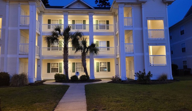 8 minutes from the oceanfront in a golfing community