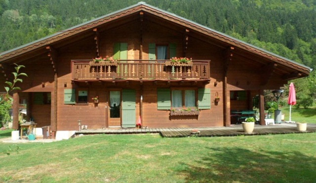 8 people 6 bedrooms 250m2 3.000m2 garden - 8 mins from skiing Montblanc view