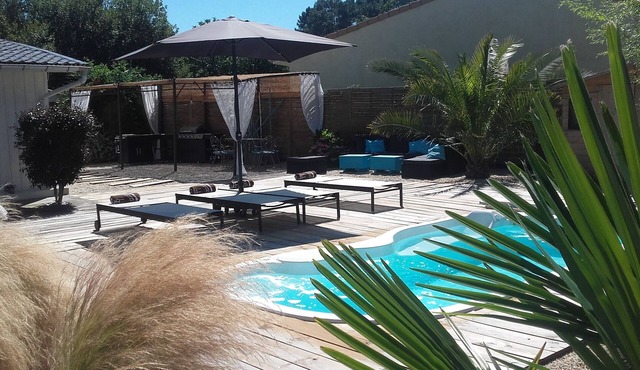 8 people Charming house, heated pool BALNEO, linen provided