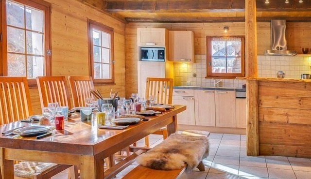 8-person flat in adjoining chalet, village centre, close to slopes