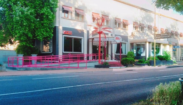 8-person apartment 1h free pool access