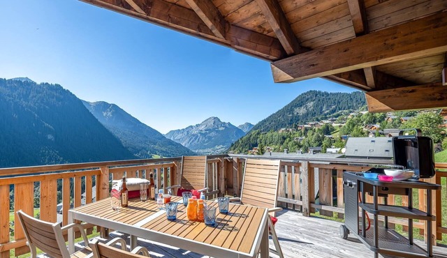 8-person flat, modern close to the centre and skiing, quiet location