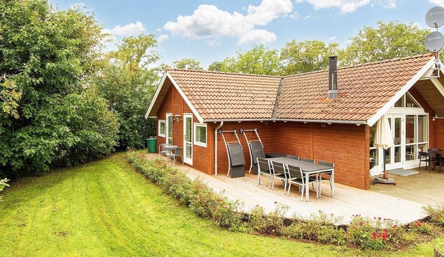 8 person holiday home in Allingåbro-By Traum