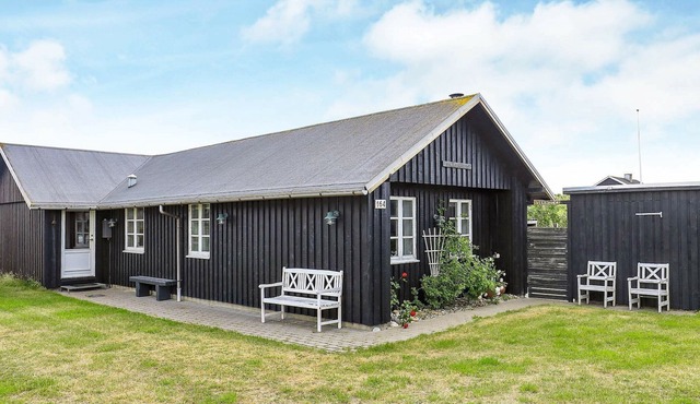 8 person holiday home in Ringkøbing-By Traum