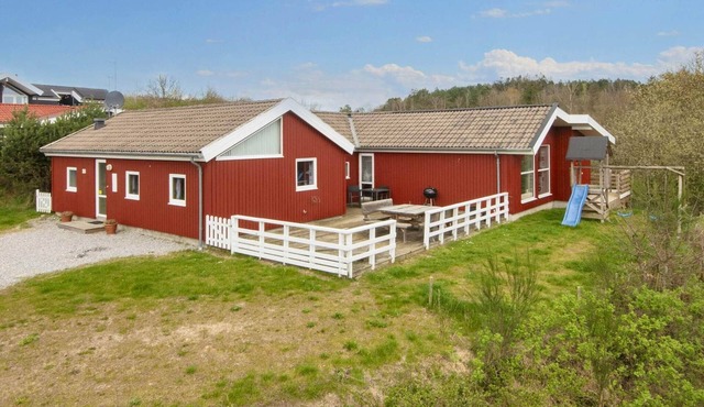 8 person holiday home in Ebeltoft-By Traum