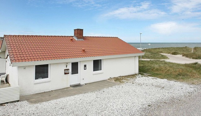 8 person holiday home in Frøstrup
