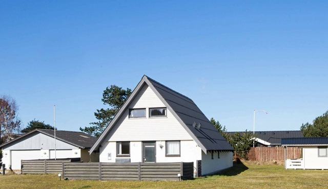 8 person holiday home in Glesborg-By Traum