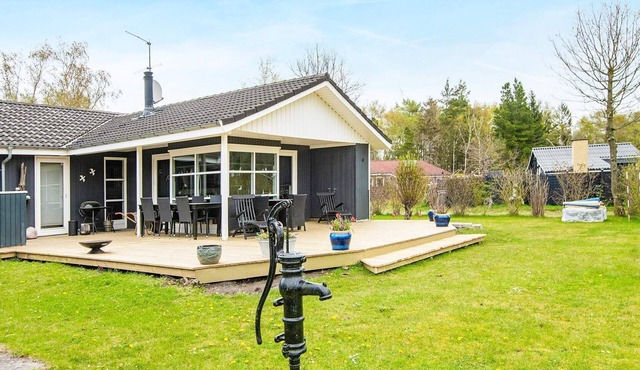 8 person holiday home in Glesborg