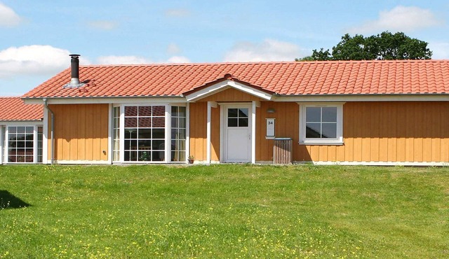 8 person holiday home on a holiday park in Gråsten