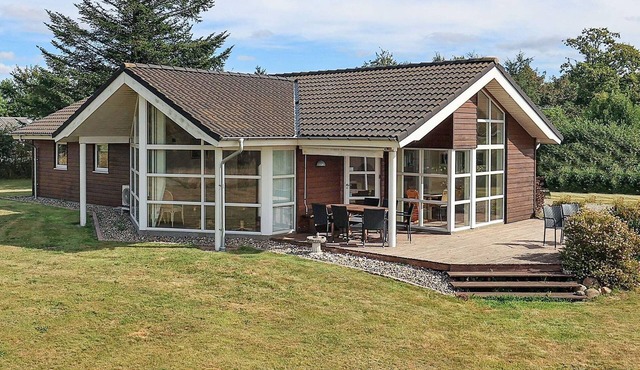 8 person holiday home in Spøttrup