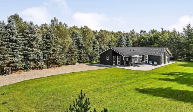 8 person holiday home in Oksbøl