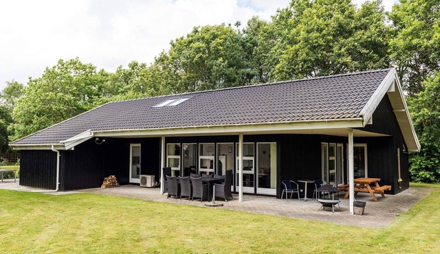 8 person holiday home in Oksbøl