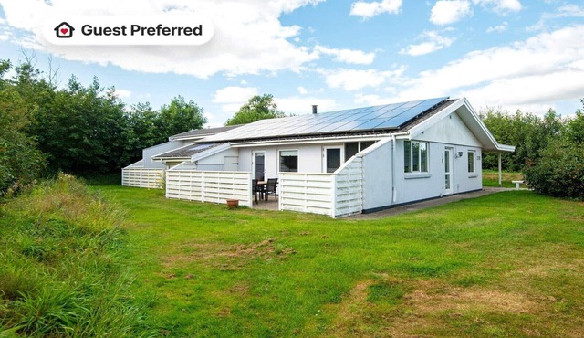 8 person holiday home in Ulfborg-By Traum