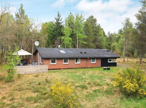 8 person holiday home in Ålbæk