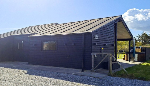 8 person holiday home in Ålbæk
