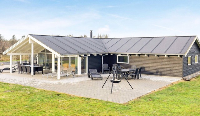 8 person holiday home in Ålbæk