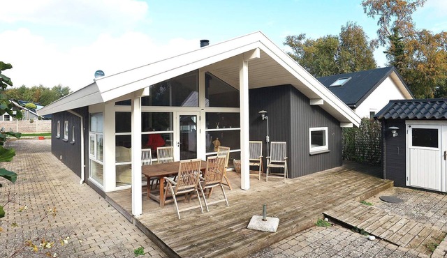 8 person holiday home in Frørup-By Traum