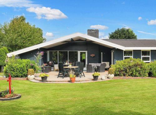 8 person holiday home in Væggerløse