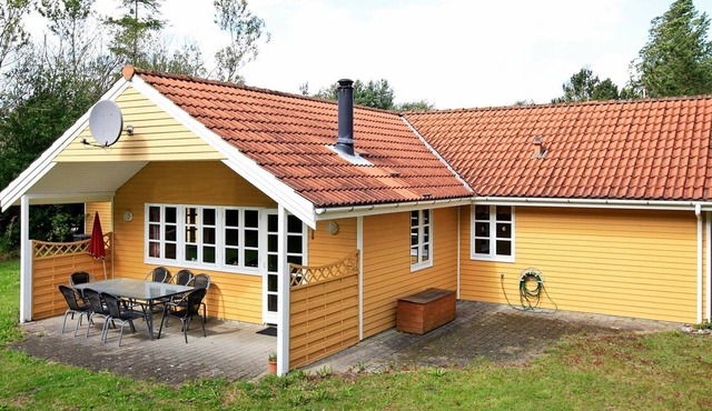8 person holiday home in Oksbøl