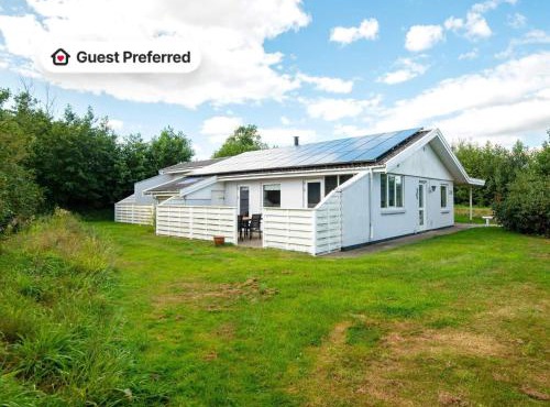 8 person holiday home in Ulfborg-By Traum