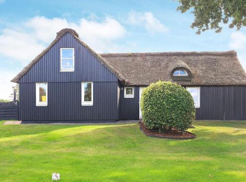 8 person holiday home in Farsø