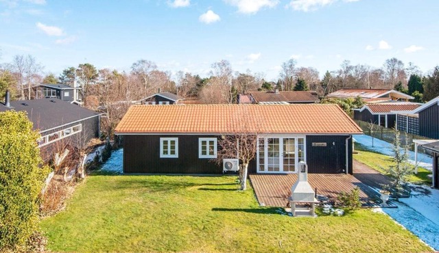 8 person holiday home in Grenaa