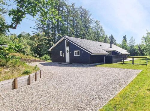 8 person holiday home in Hadsund