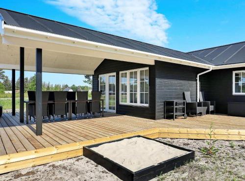 8 person holiday home in Læsø