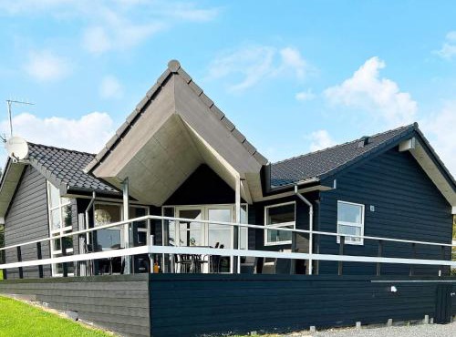 8 person holiday home in Roslev-By Traum