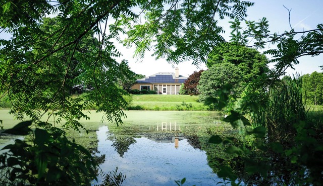 8-Person House with Private Hot Tub on Spectacular Rural Estate