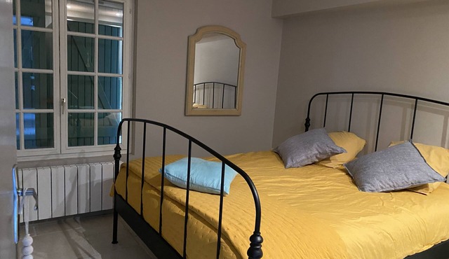 8-person villa in quiet location near lake and beach