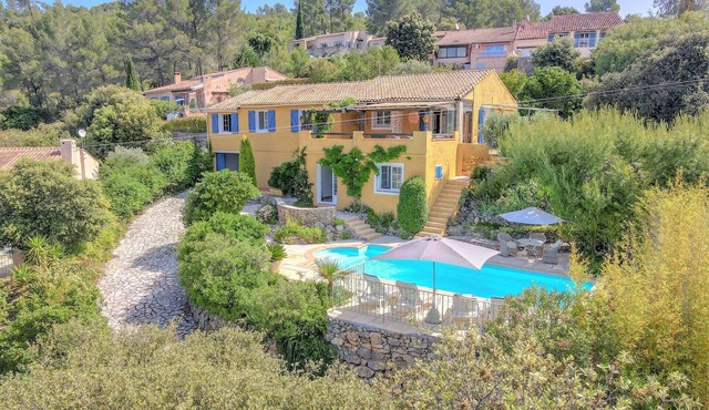 8 persons villa with private pool, air conditioning, views and good wifi