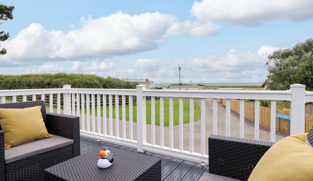 8 PUFFIN WAY, family friendly, country holiday cottage in Llwyngwril