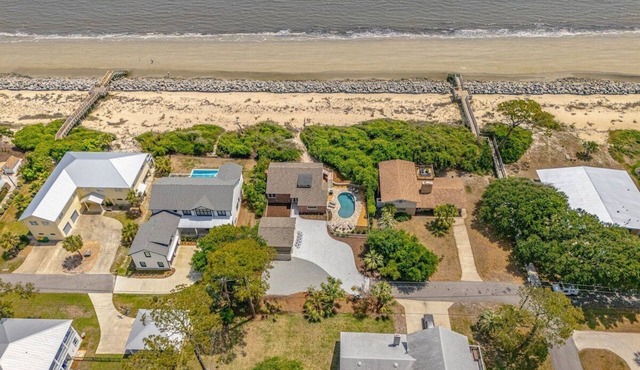 8 Stewart Lane - 5 Bedrooms with pool!