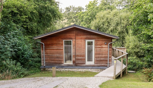 8 STONERUSH VALLEY, romantic, with hot tub in Lanreath