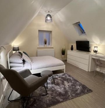 8 Studio, cosy loft, 50m to Airbus, bus-stop 20m,