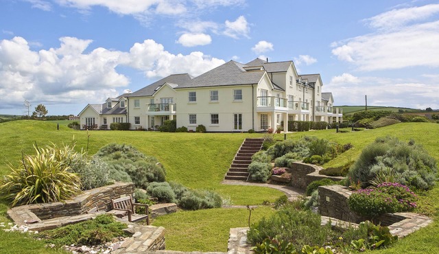 8 THURLESTONE BEACH, pet friendly, with a garden in Thurlestone