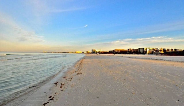 #8-TwinPalms-King Studio Suite