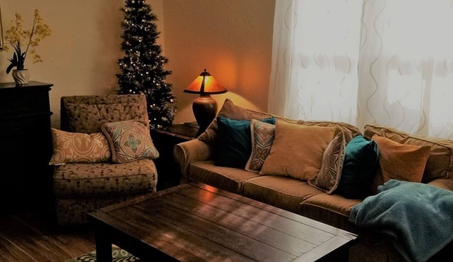 80+Day Stay⭐2 Kings Smarthouse | Jetted Tub | BBQ, Firepit, Patio Set, Fenced Ya