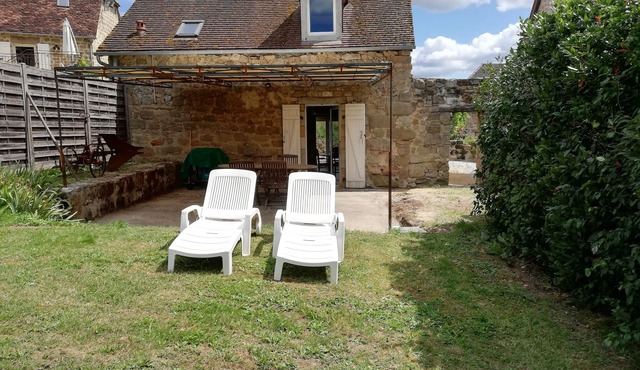 80 m² air-conditioned gîte in former farmhouse, rated 4 *, sleeps 4,