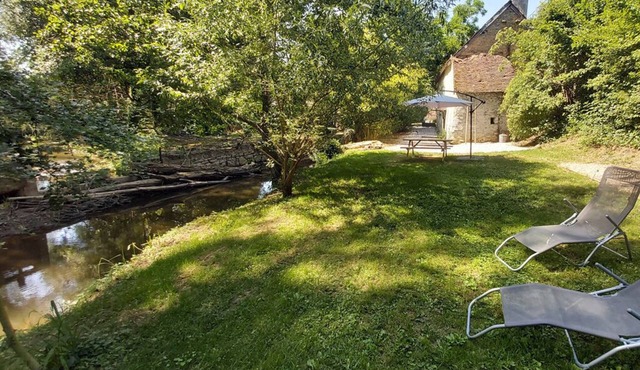 800 meters from the George SAND estate, 18th century cottage on the banks of the INDRE river