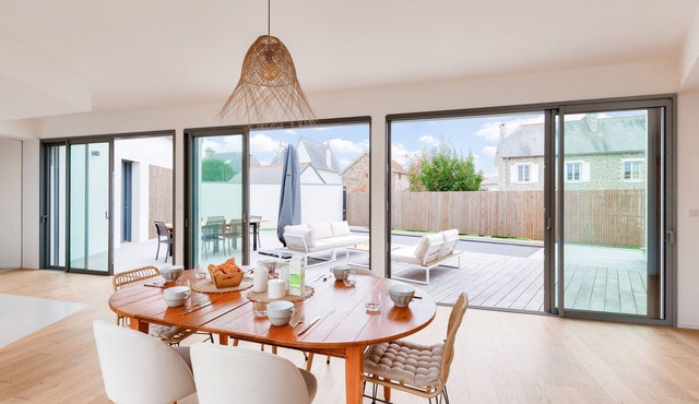 800m from the beach, new house for 10 with pool