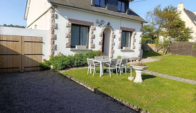 801 - House sleeps 4, close to the center of Erquy