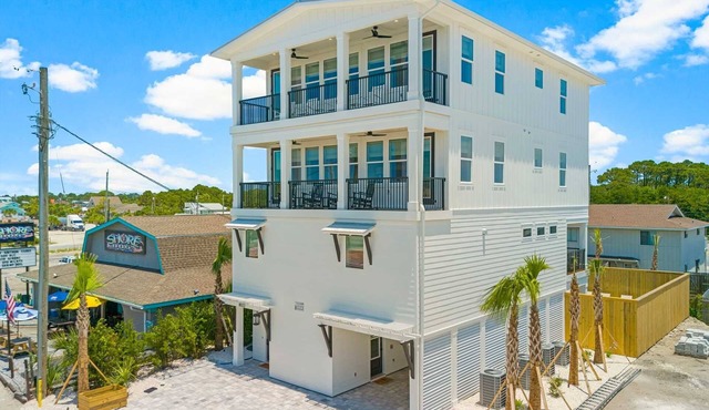 8022 Thomas Dr. Luxury! Heated Pool - Sleeps 24