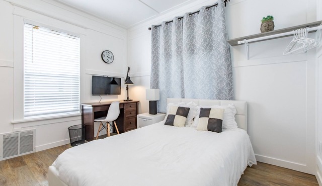 8032-3 blocks to Mayo-SALE Cute Studio on Main Floor 8032
